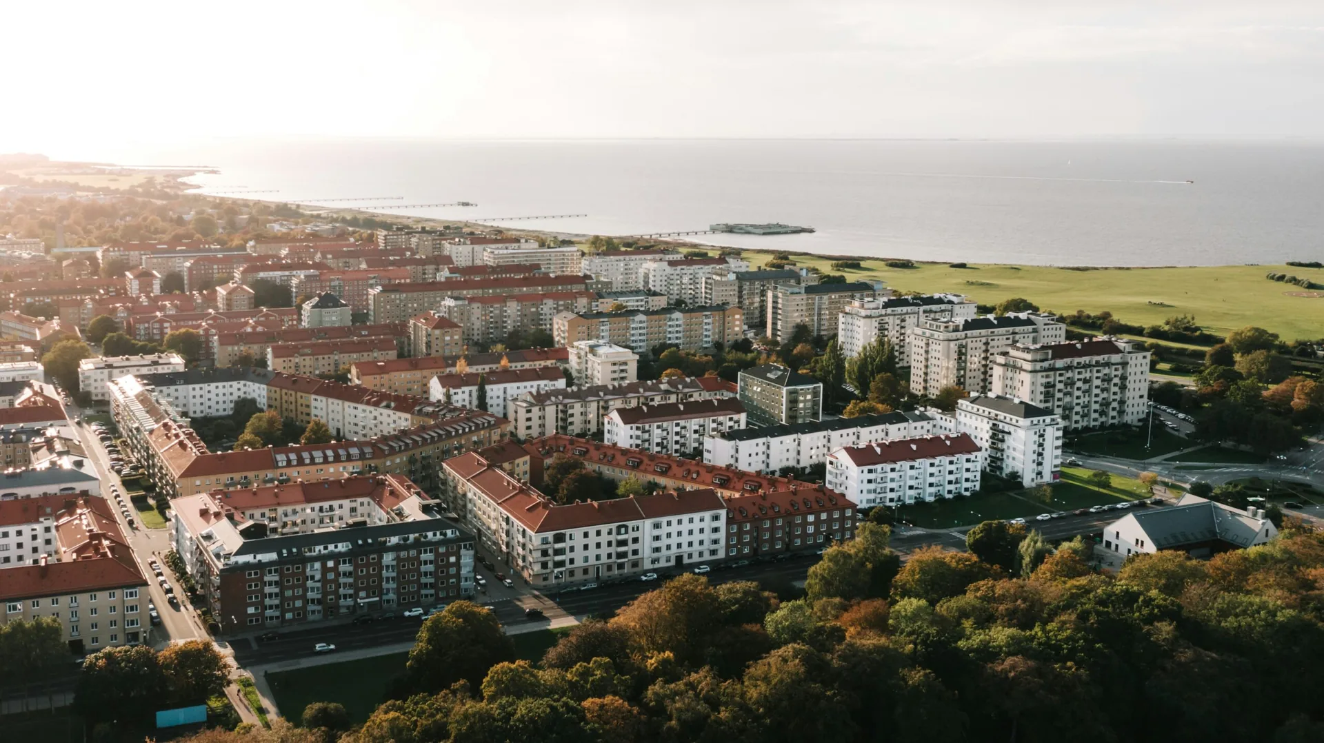Elcentral med automatsäkringar och jordfelsbrytare